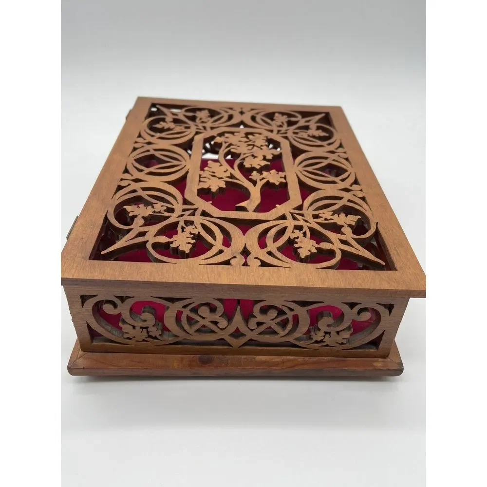 Wooden Laser Cut Keepsake Box Leaf Motif Lightweight Red Lining 9